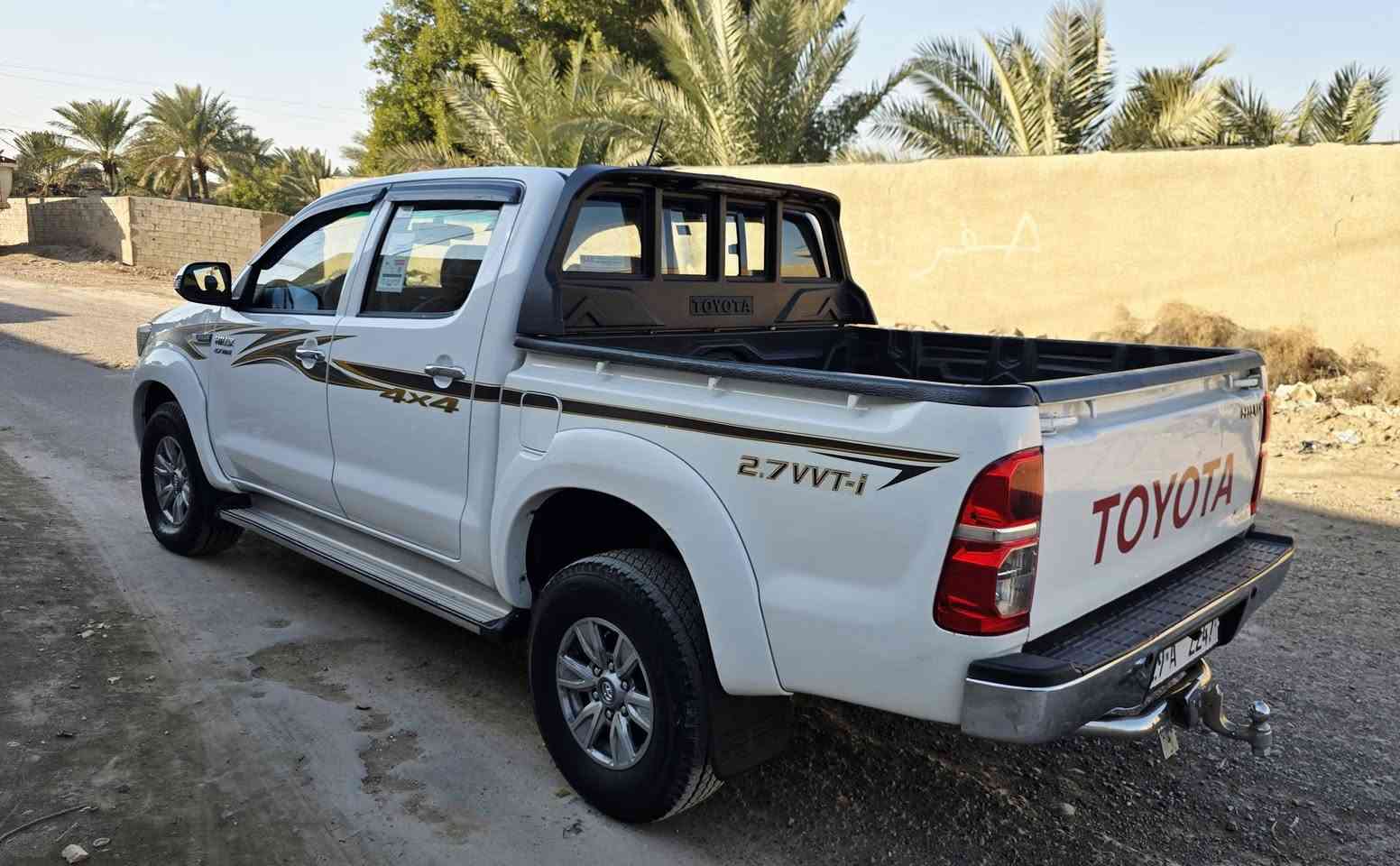 سلام عليكم عندي سياره البيع بيكم فورويل موديل 2015 
رقم دولي بسمي تحويل مباشر سياره 
مكفولة من صبغ او ضربه او تبديل اوفتح
 كير واتماتيك شاشه كامره تحكم استيرن حساسات خلفيه 
اسبير مانازل تخم تاير جديد حداديه جديده
ماشية 100ألف  عنوان بغداد ولشراي يتصل عل رقم ***********
