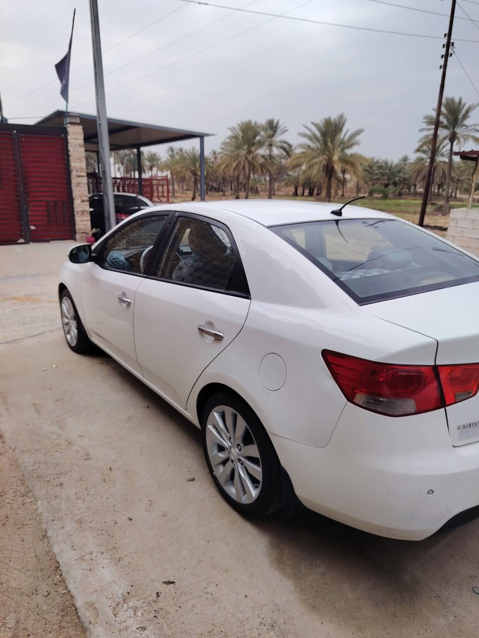 سلام عليكم سيراتو للبيع مديل 12 كفاله عامه فقط باردات بسيطات السياره فول  فتحه مكينه وكير وتبريد وحداديه مكفولات رقم أربيل دولي السعر ١١٠ وبيها مجال للاستفسار *********** مكان السياره كوفه ام عباسيات
