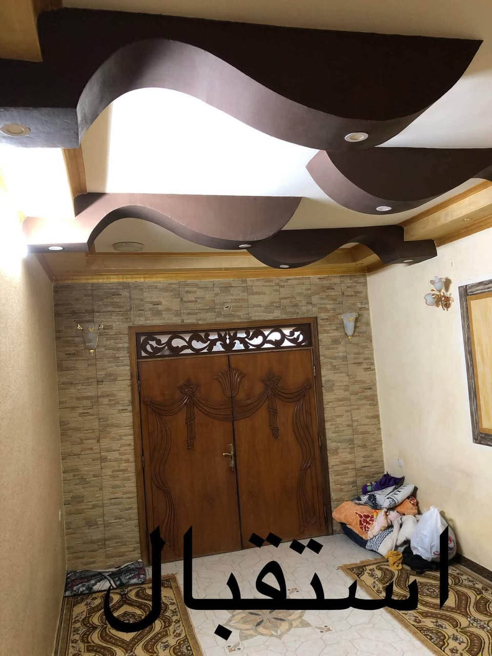 الدار البيع طابقين طابق الاول غرفه نوم وصاله ومطبخ حار وبارد واستقبال وحمام كبير وتواليت خارجي وكراج والطابق الثاني 3 غرف نوم وصاله وحمام ومخزن بل بيتونه كبير طابو صرف  المساحه 150 متر تفاصيل البناء موضحه بصور العنوان بغداد الشعلة ام نجم الاستفسار واتساب ***********

