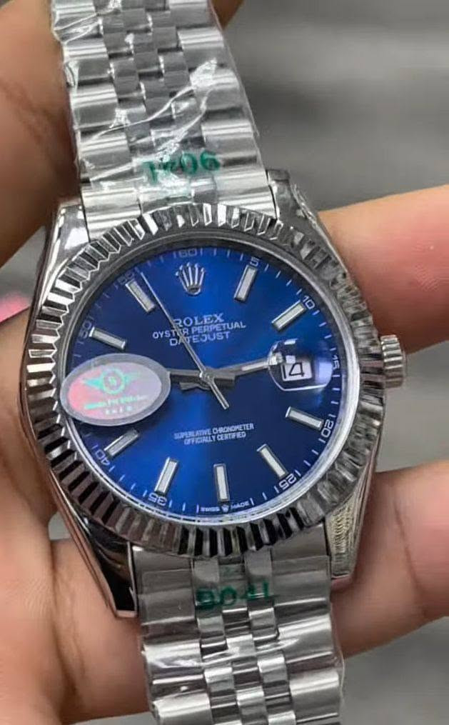 السلام عليكم ورحمة الله وبركاته 🌹

أهلاً وسهلاً بكم في Time Luxury ⌚✨
نورتنا، ويسعدنا خدمتك وتوفير أفضل الساعات الأصلية والفاخرة بأفضل الأسعار.
#خصم خاص لفترة محدودة جداً على ساعة روليكس دايجست🔥
Rolex Datejust Blue Dial_فخامة التفاصيل تلتقي بالأناقة الكلاسيكية 
ساعة رولكس ديت جست بإطار مخدد ولمعة ستانلس ستيل مع قرص أزرق ملكي يخطف النظر 

• تصميم فاخر وأنيق
• سوار Jubilee المريح والأصلي
• عدسة تكبير للتاريخ
• مقاومة للماء
• مناسبة للإطلالات الرسمية والكاجوال

التفاصيل تصنع الفرق 
"السعر قبل الخصم 250٫000 الف دينار عراقي للقطعة الواحدة.❎
"السعر الحالي بعد الخصم 185٫000الف دينار عراقي ✅

#التوصيل متوفر لجميع محافظات العراق.
للطلب والاستفسار راسل الصفحة.


**إذا كنت صاحب هذا الإعلان وتريد حذفه لأي سبب، رجاءا أرسل رسالة إلى الدعم الفني**