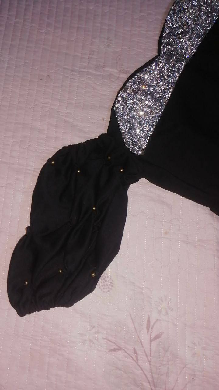 للبيع فستان سهرة أسود، بحالة ممتازة ومستخدم
المواصفات:
​القياس: فري سايز (Free Size)، القماش بيه مطاط (ليكرة) يضبط على الجسم وبشكل مريح جداً.
​💰 السعر:
​سعر الفستان: 30 ألف دينار وبيه مجال للجادين.
​🎁 عرض خاص: التوصيل مجاني لكل المحافظات!
​للاستفسار أو الطلب يرجى المراسلة على الخاص.


**إذا كنت صاحب هذا الإعلان وتريد حذفه لأي سبب، رجاءا أرسل رسالة إلى الدعم الفني**