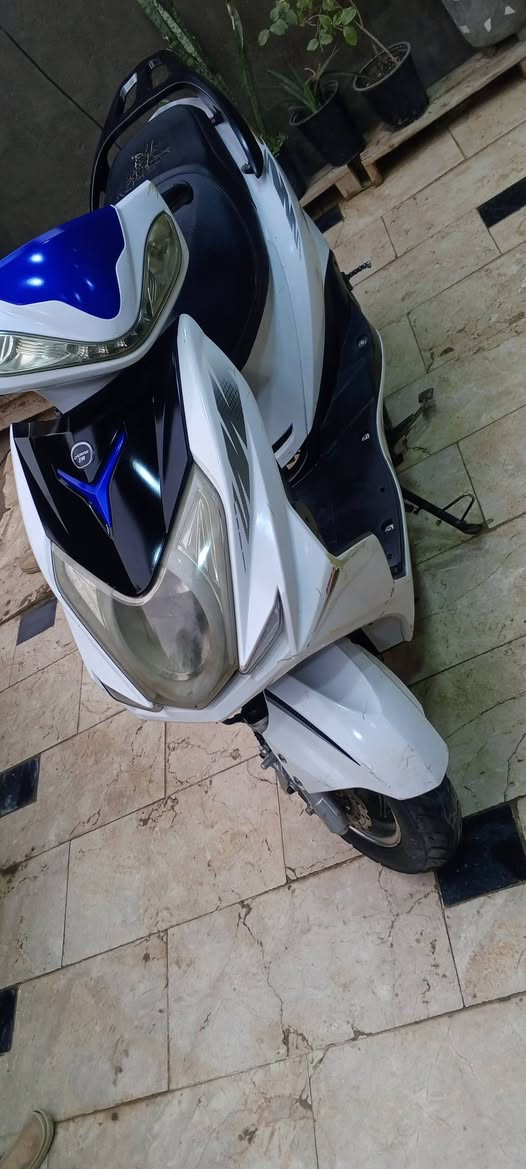 سلام عليكم دراجه سكنس محرك ياباني لبيع الدراجه جديدة بالشارع استخدام سنه أو أقل السنه ما معرض بلاديه أصل شركه تشتغل هندر بيها نواقص بس لعلم منزل من سعرها الله شاهد الدراجه حلوة ومرتبة صالنصه اف ام رياضي اما دراجه جانت أول عندي موصله ب800 وهسه اريدها ب 600 وبيها مجال بسيط نواقص الي بيها ( سلف/ هورن ) بس كما موضح في الصور الي يحب يتواصل عل خاص وهذا رقمي *********** اما السعر ليش ب800 جانت واريدها ب600 لن مستعجل على للبيع متوازي عل فلوس الله شاهد والدراجه بسمي أوراق
