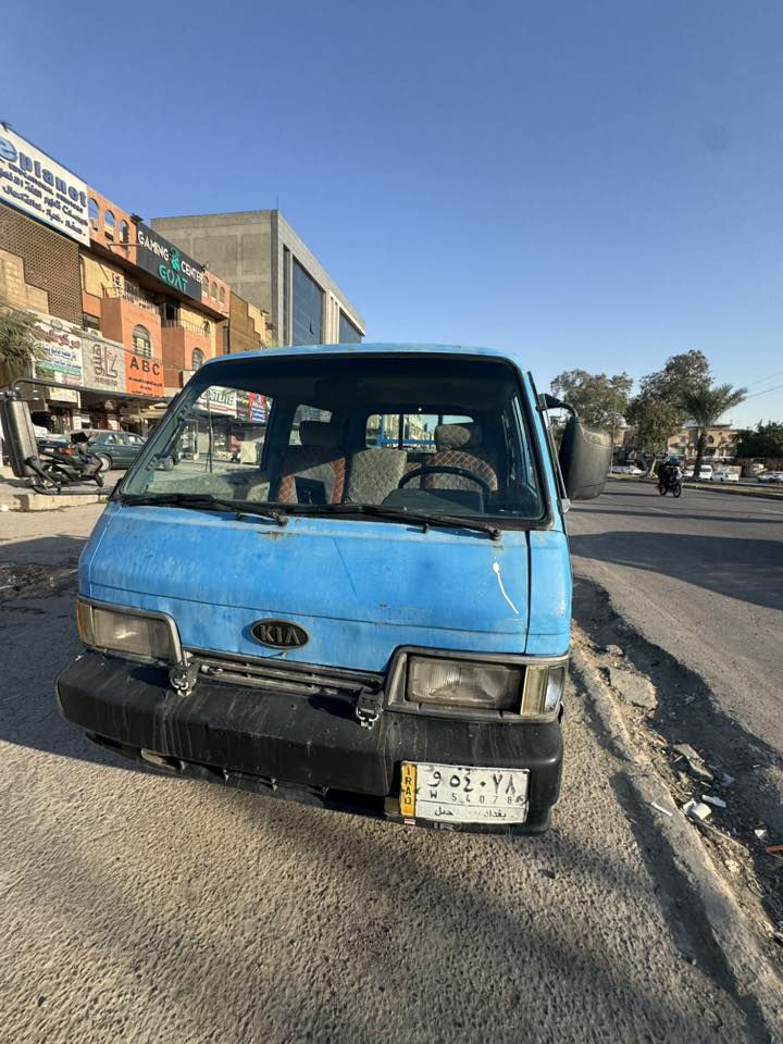 كية حمل دبل قمارة موديل ١٩٩٢ رقم بغداد. السعر ٣٨
محرك السيارة مال عموشة ٢٧٠٠ ومسجل بالسنوية ٢٧٠٠ سيارة مال شغل رقم شاصي واضح والسيارة بأسمي شرط التحويل كير واكسل جدد شادهن قبل ٦ اشهر مال حاوية والمكينة هم  شادهة مال حاوية بال٢٢ وحالياً بيهة بداية بخار بالمكينة مو من الصالنصة السيارة قمارتهة تعبانة وكلشي واضح بالصور بس شاصي وكير ومكينة واكسل مضبوطات وتخم تاير جديد واضح بالصور كلشي السيارة مستعجل على بيعتهة وسعرهة مناسب مكانهة بغداد شارع فلسطين
***********
