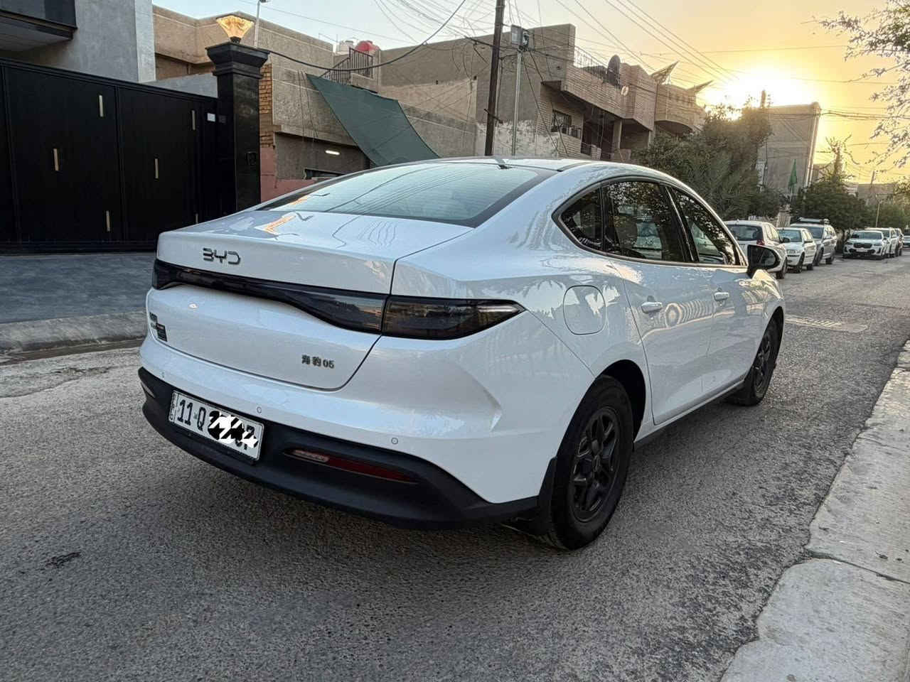 .... BYD.... 
بي واي دي سيل 5... كفاله من الصبغ والتبديل..
ماشيه 4 الاف... بحاله الزيروو..
معروفه موصفات السيل فايف...
سياره جديده ورقمها بغداد للبيع السياره على ايدي..
بعدها بوضع الشركه...
غراض الشركه الشاحن وعدته بل الجنطه..
للبيع مكاني بغداد الكرخ الشراي يتصل..
... ***********...
