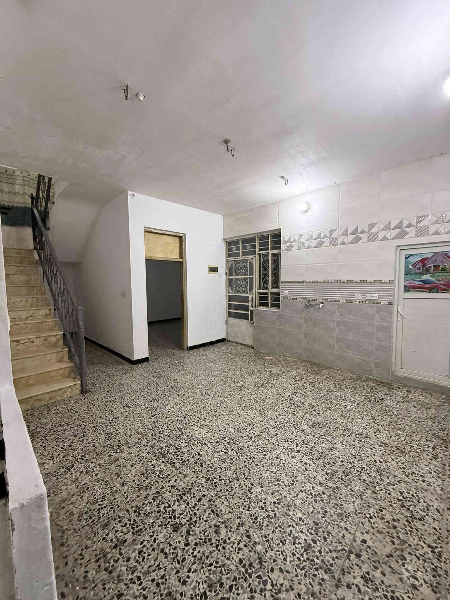 بيت للايجار خلفي ١٠٠متر البلديات بشارع الكنيسه خلف ملعب المدينه غرفتين وصاله كبيره وصحيات ومطبخ حار ومطبخ بارد 
***********
