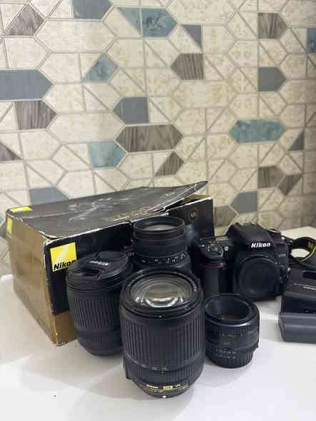 سلام عليكم  كاميرا نيكون  d7500 للبيع 
مع مجموعة عدسات وبطاريتين و شاحنة وارتونها وحزام للاستفسار خاص او ***********
