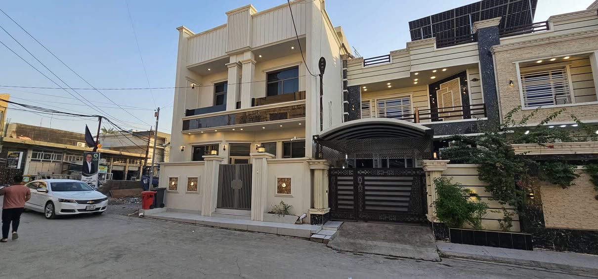 السلام عليكم بيوت عدد 2 بشفتة بالبداية يم مصرف الثقة تقريبا ركن قريب عالكورنيش والسيطرة الي من يم الجسر واحد 250 متر واجهة 13 والثاني 100 متر واجهة 8 متر طابقين فول مواصفات ديكورات تبريد مركزي طاقة شمسية طابو زراعي سند 25 بيع او مراوس بقطعة عالكورنيش مساحة كبيرة تفاصيل أكثر وسعر الاتصال عالرقم ***********
