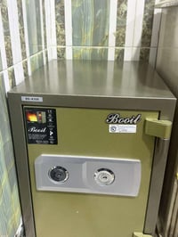 قاصة مستعمله للبيع ارتفاع 50 عرض35 عمق40 وزن55 عدد المفاتيح 3 تواصل 07...