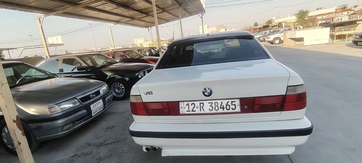 BMW 1991 525Aiمراوس راقم شيمال
فول فوله 
گئر و مه كينه به شه ره ت
نمونه له جواني 
هيجي نيه بئ ده عم بئ سبوخ 
ره قه م و سه نه وي هه زه هه موي تازه نوئ كرايه 
به ناوي خؤمانه ته عويل وه كاله به شه رت
***********
