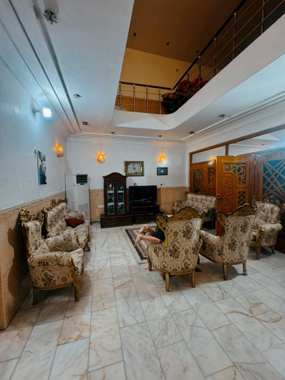 ❗عـرض❗
...................... 
★ للبيـع..... للبيـع 
يـوجد دار حـي العدالـه مسـاحـه 200م منطقـه الـ35  شـارع 15 .  طـابقين غرف نـوم عدد 4 صالـه عدد 2
 مطبـخ . واستقبـال صحيات 4 .. بناء نظيـف جداً ارضيـه مرمر . الاستفسار الاتصال بنا على الرقم التالي أو زياره مكتبنا أبو زيد الكنبي شارع الجنسية ***********
