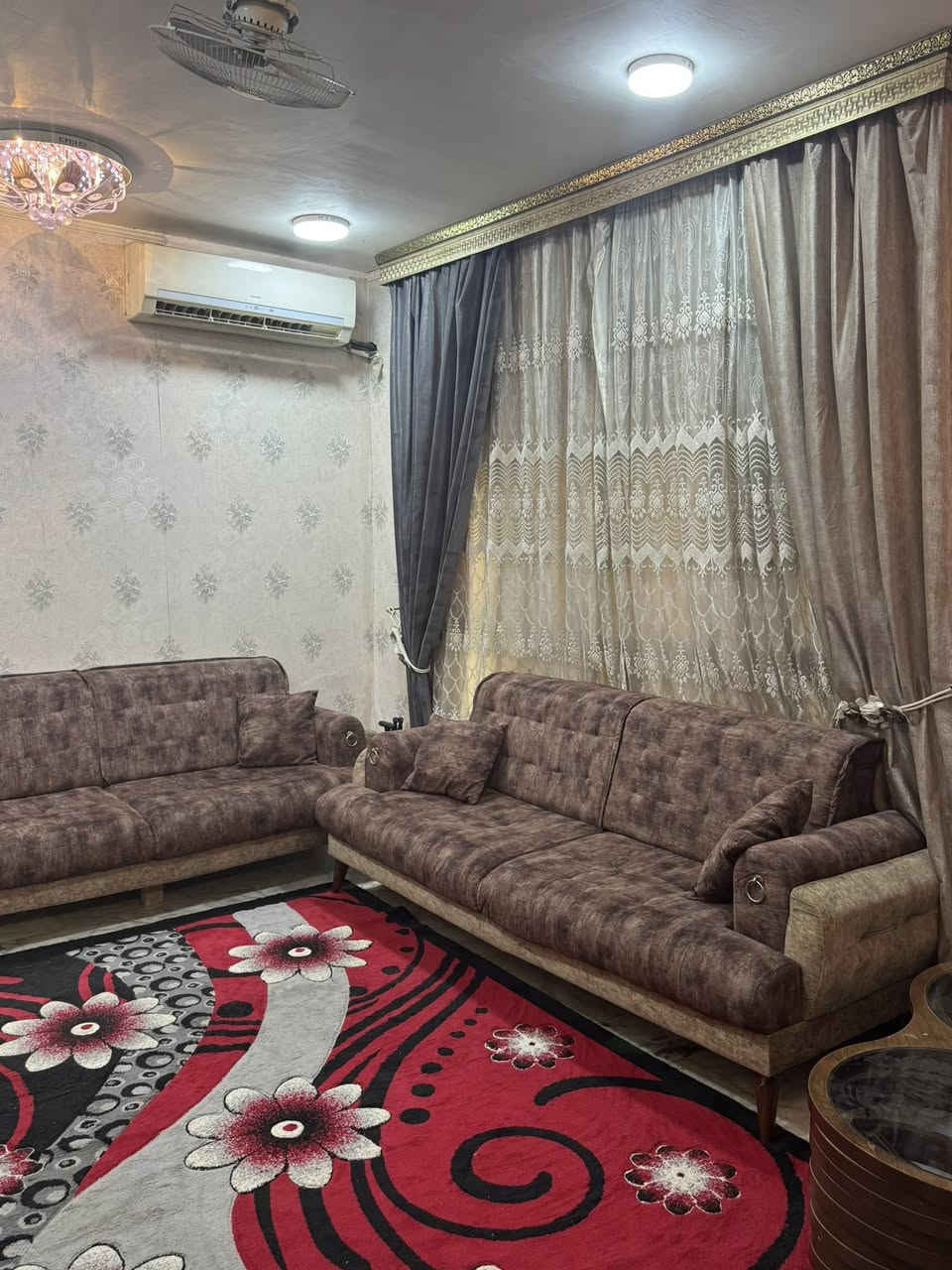 السلام عليكم 
تخم +ستائر +ميز تلفزيون +ماصات 
كلهن ب٦٠٠ قفل مكان بابل 
***********
