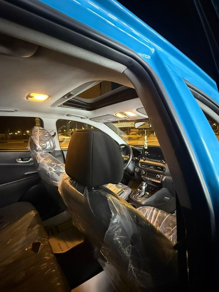 السلام عليكم 🫡 كونا2023 سياره جديده بمعنه الكلمه فول مواصفات بدون رقم ماشيه 16 الف وهاذا رقمي وخادم مكان السياره كربلاء *********** مراوس بتوسان سبورتج عادي
