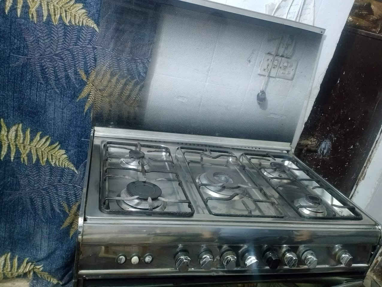 طباخ للبيع شغال فول سعر ٣٠٠ وبي مجال قليل ابو غرق الرغيله ***********
