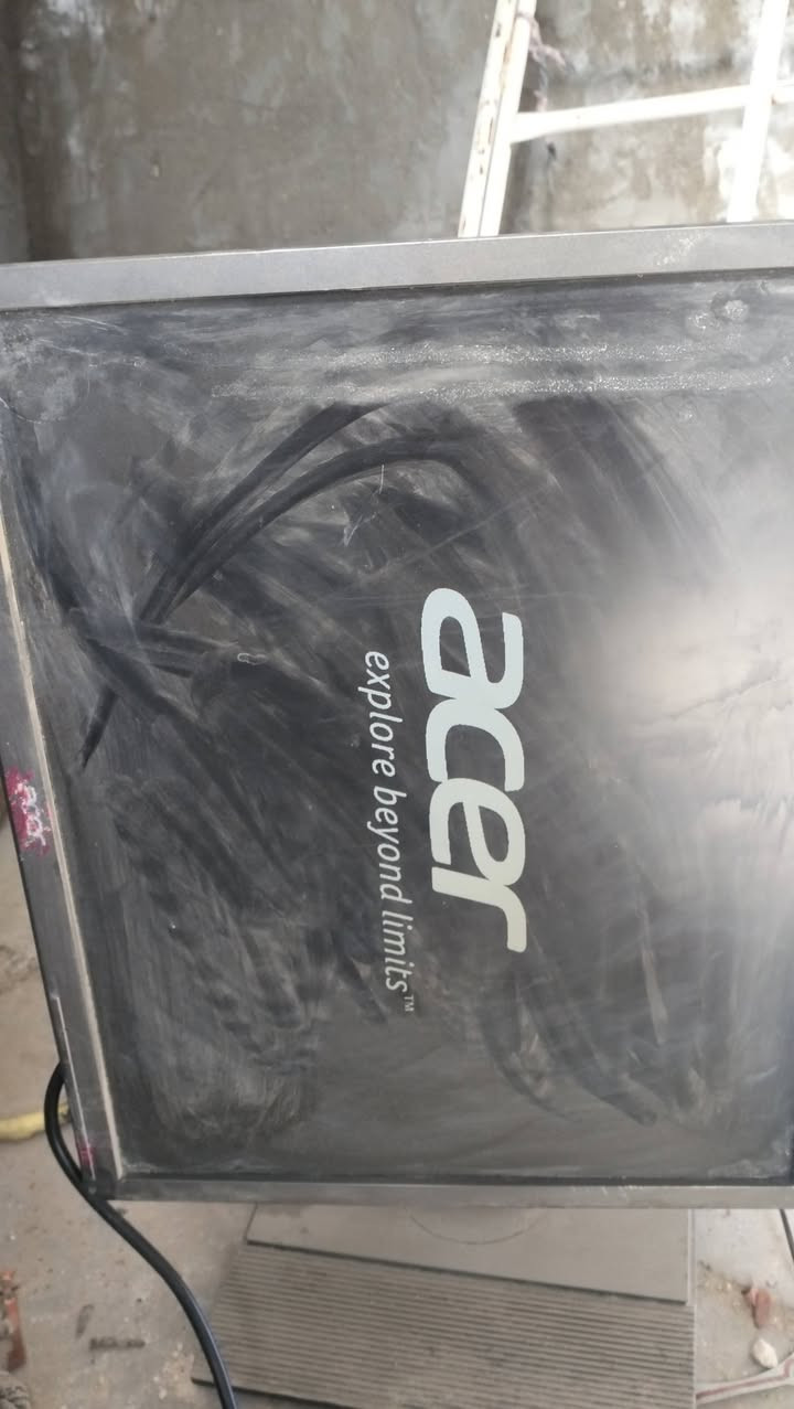 السلام عليكم شاشة حاسبة ماركة ايسر شغالة مية بالمية وما بيها اي مشكلة بس جانت متروكة دقتها 1024×1280 دقتها كلش راقية وبيها اعدادات للسطوح ومودات وبيها تحكمات بأتجاه الشاشة يمين ويسار وفوق وتحت وتصير بالوضع الطولي مثل ما واضح بالصورة بدون كيبل بور الي تفيدة وتخدمة ينطيني بيها سعر مكاني بغداد الشعلة


**إذا كنت صاحب هذا الإعلان وتريد حذفه لأي سبب، رجاءا أرسل رسالة إلى الدعم الفني**