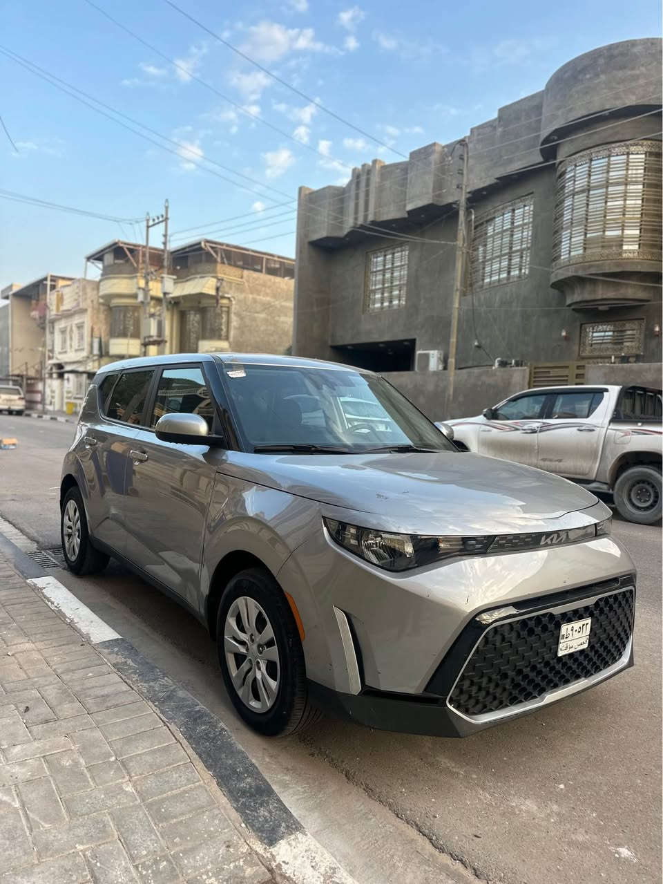 تحية طيبة 
كيا صول 
موديل 2023 
لون رصاصي 
حرة منفيست بدون رقم 
ماشيه 34 
تبديل دعاميه وجاملغات بارد 
السعر 132 وبيها مجال 
للاستفسار *********** 
مكان السيارة البصرة المعقل البصرة, العراق
