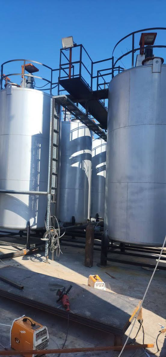 من تصميم وتنفيذ شركة الثابت لمعامل الاسفلت ومنظومات البوليمر والمستحلب ومصافي النفط 
تم انشاء مصفى نفط في اربيل . 
بطاقة إنتاجية 500 طن /يوم . برج تقطير فراغي.
لإنتاج ( الاسفلتيات  ـ  زفت مؤكسد الطلاء القيري ـ زفت مستحلب ـ زفت مبلمر ).
العراق - الموصل 
***********
***********

https://www.al-thabit.com
