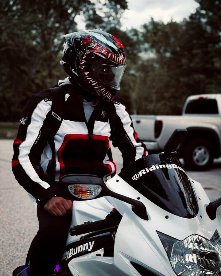 Ilm Venom style
ملبوسة 5 مرات مستعجل على بيعتها بغداد دورة ***********  .170 وبيها مجال
