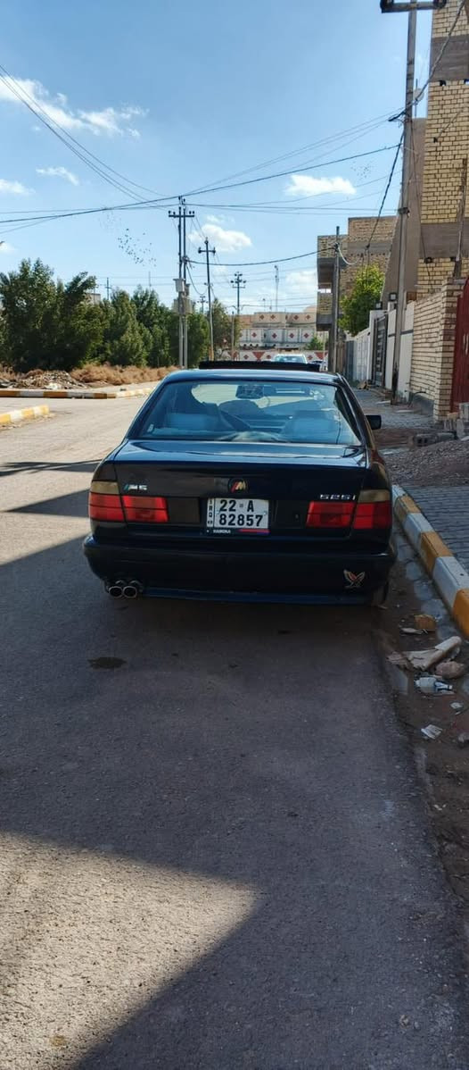 ي ام دبليو 1991
اصل بليته وسنويه 
✅بجم عريض 
✅مكينه مسكر فانوس جديدة 
✅ كير كفالة
✅كهربائياته كلها شغاله
✅صدر امامي خلفي 
✅كشنات مخمل بجلد
✅صبغتها حلوة
✅ويل خلية جديد 
✅رقم اربيل انكليزي تحويل او وكالة بكيفك
✅سقف سلايت
✅جامات كهربائي 
✅تخم تايرات جديد 
✅تبريد ثلج   
✅سيارة احلى من الصور ما بيها برغي نقص كلشي تمام

السعر 65 وبيها مجال مكانها واسط قضاء الحي 
غير متواجد على الفيس ***********
