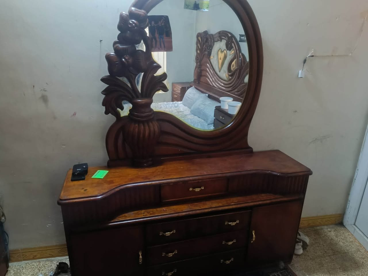 السلام عليكم غرفة نوم مستعمله نضيفه حيل السعر 550بيها مجال خاص او رقم ***********بي واتساب
