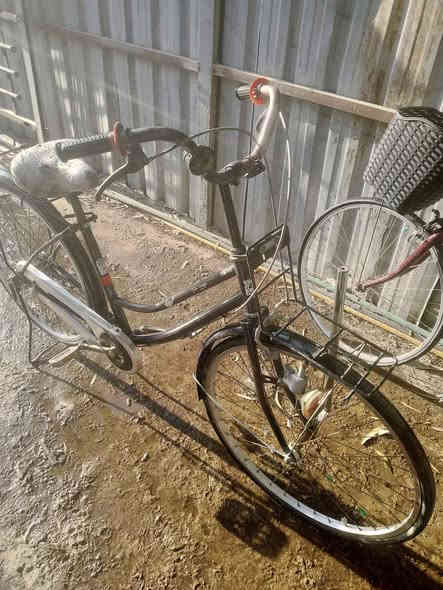 اخوان ٣ بايسكلات 
ثنين حجم ٢٦  نقصهن تايرواحد وجوب والثاني جبتله جوابه ثنين وبعدين مشادهن 
والثالث مال سباق نقصه جوابه هم والتفاصيل بالصور للبيع الكل ب١٠٠ الف والشراي يتدلل مكاني بغداد العامريه للاستفسار مراسله ماسنجر او الاتصال على واتساب عالرقم *********** بغداد
