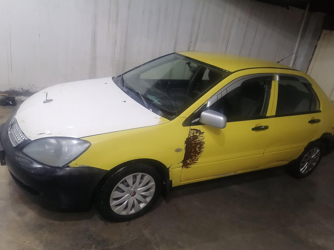 سلام عليكم
لانسر ٢٠١٠ محرك ١٦٠٠ / صدر جديد.دبلات جدد/ رقم ديالى / گير ومحرك مكفول / تبريد تدفئه كهربائيات كله شغال / سياره نعومتها وسياقتهه تخبل وكامله من كل نواحي مابيها  / بيهه بس هلالات معمر يرادلهن صبغ دواخل نظيفة 
السعر خاص  
مكاني ديالى / تقاطع السادة 
***********
