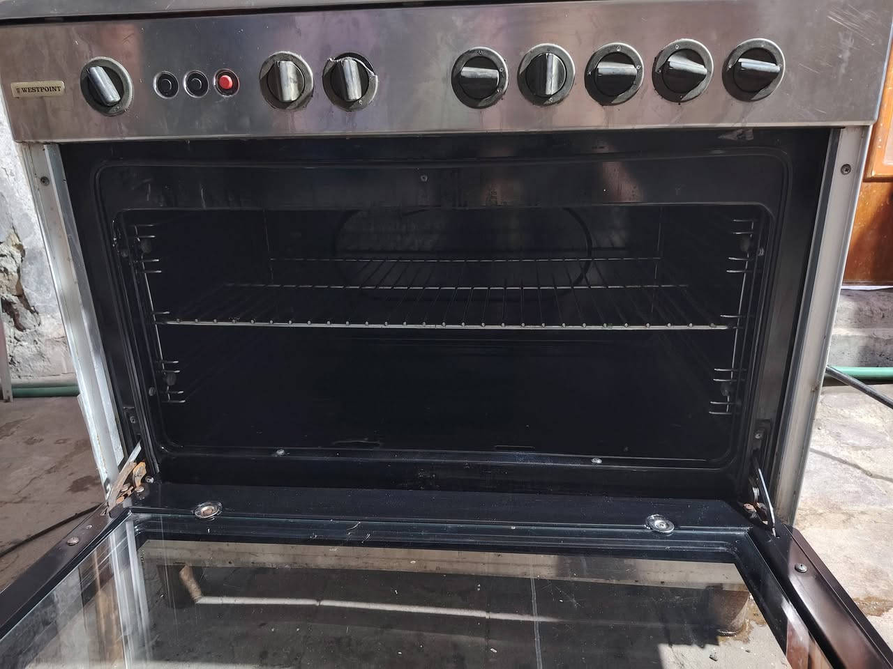 السلام عليكم طباخ للبيع نضيف جدآ سعره ٢٠٠ مكاني ناصريه مركز اتصال ***********
