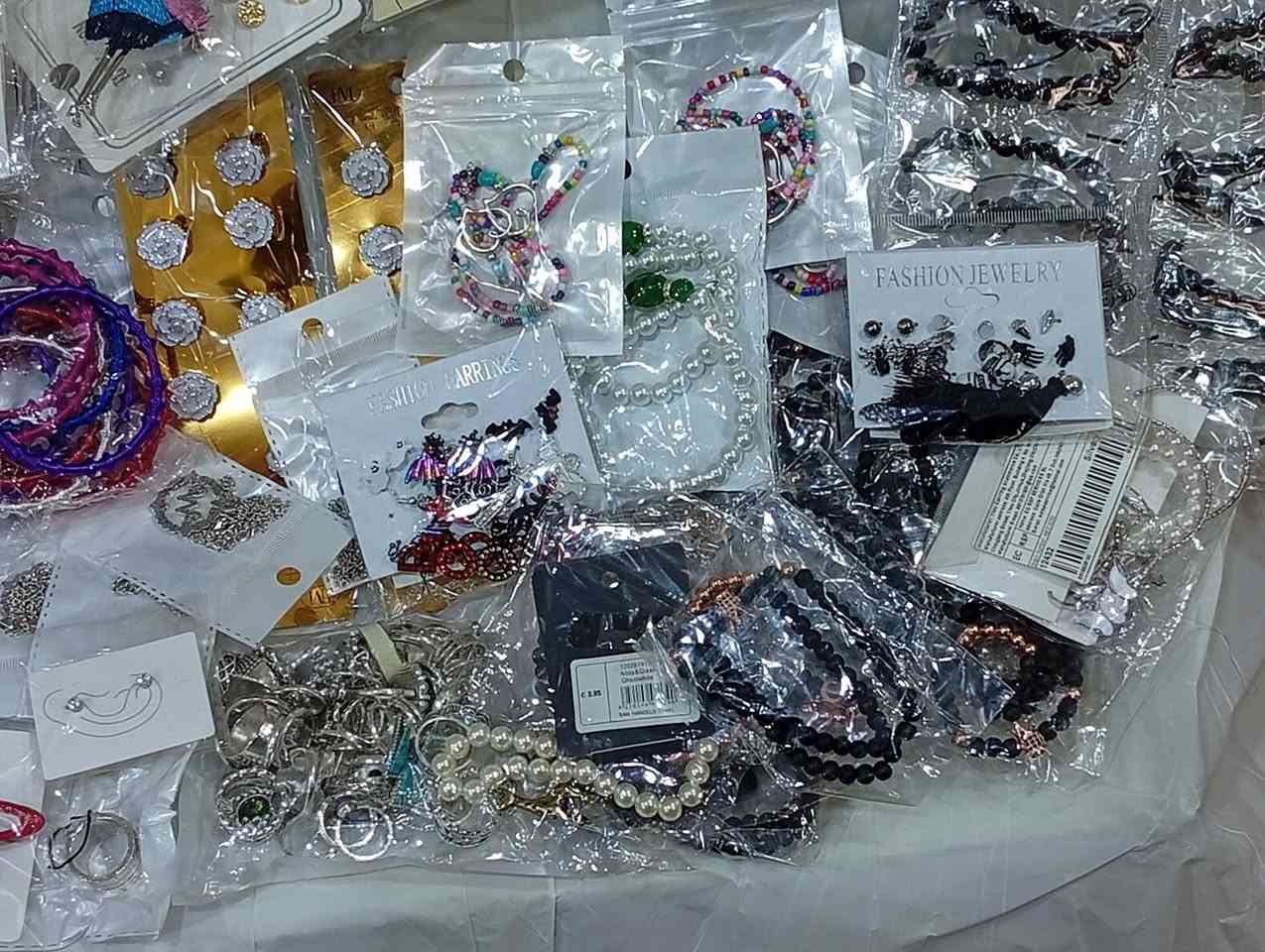 اكسسوارات واغراض منزليه اسعار مناسبه توصيل داخل الكوت موجود حجز عالماسنجر يوصل لباب  البيت


**إذا كنت صاحب هذا الإعلان وتريد حذفه لأي سبب، رجاءا أرسل رسالة إلى الدعم الفني**