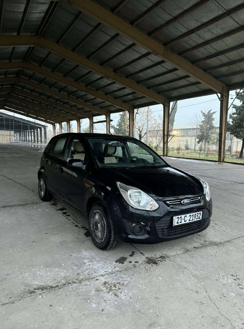 فۆرد فیگۆ ٢٠١٥ی شەریکەی نیڤا
سەنەوی تا ٢٠٢٨
یەک بست بۆیاخ و لە چەند شوێنێکەوە ساردی هەیە، بێ کاڵبوونەوەیە
ئێرباگی نەتەقیوە
گێڕ و مەکینە بە شەرت
٢ جام کارەبا
٤ تایەی تازەی لەسەرە
حاسەی پشتەوەی بۆ دانراوە
جامی دواوە هیتەر
یەک دەنک مەسرەفی نییە هەموو گیانی بە شەرت
١٤١،٥٠٠کم ڕۆشتووە
٩٠ گەڵا و مەجالێکی کەم
ئاسیا: ***********
کۆڕەک: *********** السليمانية, العراق
