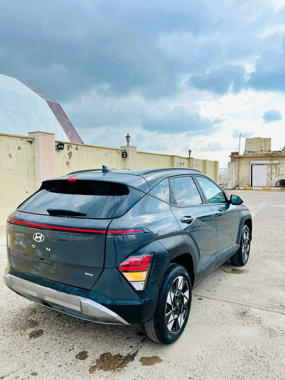 هونداي كونا 2024 
محرك  2000 دوش  
لون سمنتي
ماشية 11 الف فقط
حادث 🔻صندوق صبغ بدون دواخل + بونيد تعديل pdr
ايرباك ستيرن سستيم بلادي ✅

مواصفات SEl
بصمة 
كاميرة
داخل ابيض  
تبريد مركزي امامي وخلفي
شاحن لاسلكي 
ابواب بصمة
ويل كب كروم
كشنات كهربائي
تبريد مركزي امامي وخلفي
مصابيح LED أمامية.
مصابيح LED خلفية.
أضواء ضباب.
أضواء LED ساطعة خلال النهار
نظام الدخول الذكي.
نوافذ كهربائية.
حساسات خلفية لصف السيارة
نظامي  Android Auto و Apple CarPlay.
نظام الملاحة GPS.
اتصال Bluetooth.
اتصال USB.
مدخل AUX.
نظام تثبيت سرعة ذكي.
تشغيل المحرك عن بعد.
نظام تثبيت السرعة.
مكيف أوتوماتيك

سعر 146 ورقة ( بدون رقم ) تترقم شمالي
العنوان / اربيل شارع 100 ( معرض اربيل كارس )
للاتصال واتساب ☎️ ***********☎️***********
