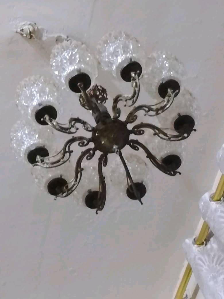 السلام عليكم 
للبيع غراض منزلية اسعار مناسبة 
1- مخاد درجة اولى جديدة
2-مكنسة كهربائيه ألمانية جديدة
3- راوتر 
4- ثريات جديدة كريستال 
5- برميل نفط 
6- تخم رئاسي صاج 10مقاعد
للبيع مستعجل سعر خاص 
العنوان بغداد الحرية 
***********
يوجد واتساب