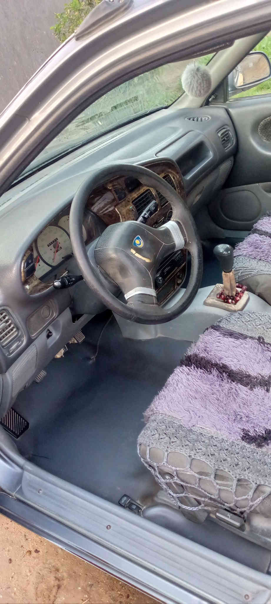 السلام عليكم ورحمة الله وبركاته 
بروتون ويرا 2002رقم بغداد صدامي السيارة حره استلام شركة بإسمنا سنوية نافذه 2018
السيارة أستخدام شخصي نظيفة وگاعده تحويل شوكت متريد السعر 30قابل للتفاوض للإستفسار الإتصال على الرقم ***********
