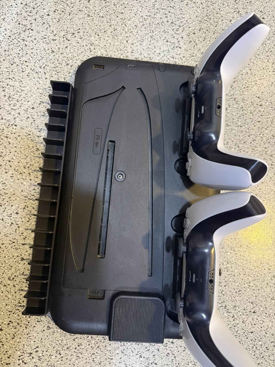 سلام عليكم بلي5 سلم نضافه مثل ماموضح بصور جديد مامفتوح برغي كارتونه ويا مع قاعده تبريد ويدات ثنين اصليات مع ubs اوف لاين بدون اقراص  العنوان البصره المعقل قرب مستشفئ الموانئ 

رقم الهاتف ‬*********** بي واتساب

السعر…700وبي مجال حك الجيه مستعجل ع بيعته
