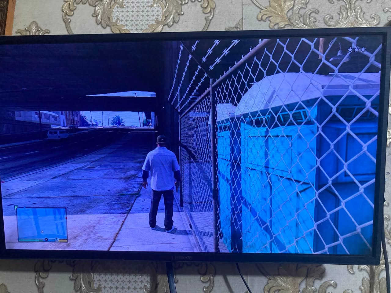 اكس بوكس 360 سلم
100 مع التوصيل قفل 
جهاز مهكر وبي العاب كامل الملحقات يده جديده ومحوله جديده وكيبل Hd

‭***********‬
