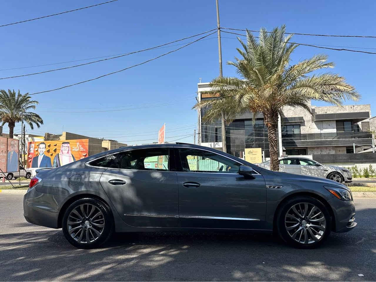 السلام عليكم 
للبيع او مراوس 
بيوك امريكي لاكروس موديل 2019 وارد امريكي
حادث جاملغ ودعامية بدون دواخل بدون ايرباك 
ماشية 34 
محرك V6 ٦ سلندر 
فول مواصفات 
فتحة سقف بانوراما 
رادارات وتحديد مسار 
مقاعد جلد وكهرباء وخزن ميموري 
شاشة وكاميرا 
انارة ترحيب 
وبعد بيها مواصفات 
السعر 220 ورقة 
مكان السيارة بغداد السيدية 
*********** بغداد, العراق
