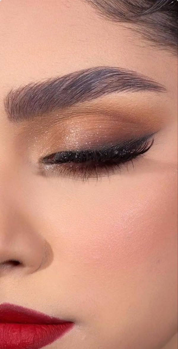 الوان الشعر المميزه💇🏻‍♀️ بلمسه احترافيه
#ميكب_احترافي للعرايس والمدعوات ✨
إطلالة تخلي الكل يسأل وين سويتي الميكب والشعر 🤎💄. #صالون #اكسبلور_فولو_للبيج 👈🏻 https://www.facebook.com/share/19jaytjbM2/
#صالون_نسائي

العنوان بابل  الحله /شارع الجمعيه/مقابل المتنزه/مجمع 
دبي
الفرع الثاني حي الصحه شارع الكورنيش 
للحجز والاستفسار مراسلة الصفحه او الاتصال على
***********
                                                            #اكسبلور #بابل #طقطقه #اكسبلور_العراق_السعوديه_الاردن_ايران_الكويت_طق_لايكات_كومنت_يلاا💙 #مشاهير_العراق
