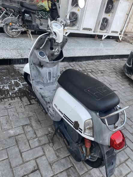 للبيع بوليسي كابريته ما مفتوحه رمبه بعده جديده مختمه ويه مكينه سلف هندر لايت اشاير هورن كله شغال باتري جديد كيجات كلهن شغالات السعر بمليون و٥٠ مكان البصرة المعقل للاتصال ***********
