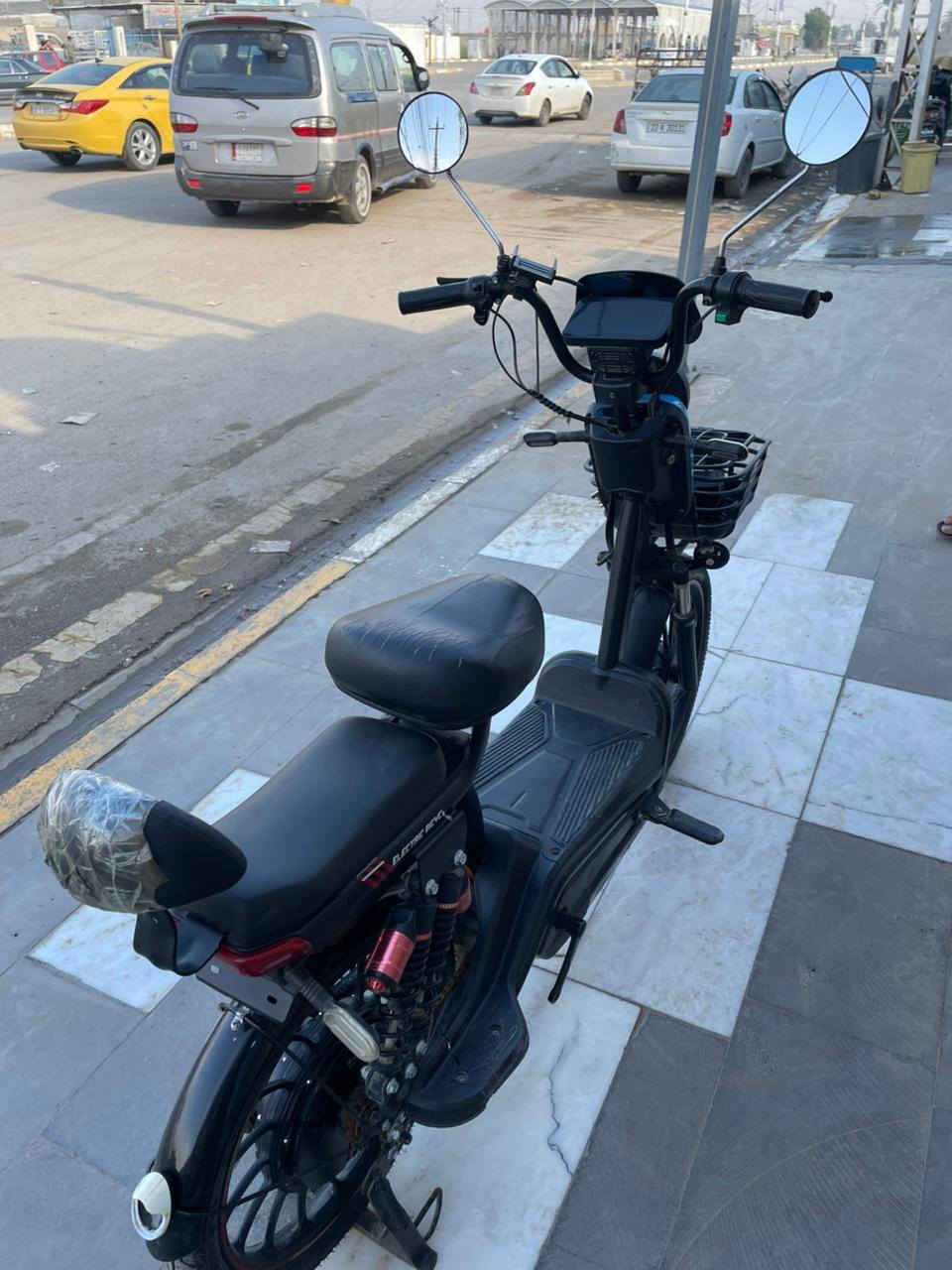 سلام عليكم من رخصت الادمن 
دراجه شحن.البيع خمس بطاريات حجم بطارية32 دراجه نضيفه بطارية جديدة جاهزة من كلشي 
الاستفسار اتصل على رقم 
***********
