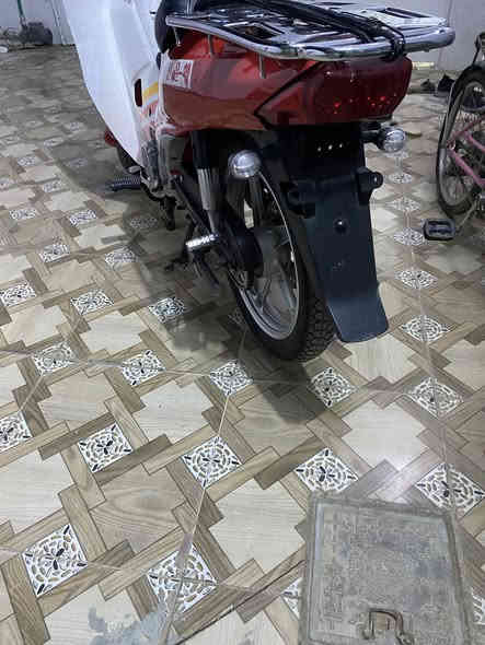 السلام عليكم 
سرفيس للبيع بحالة ممتازة كير محرك جيد جدا تايرات جدد دشبول شغال وكامل السعر 750
للاستفسار ***********
