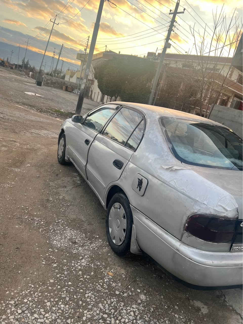 (بۆفرۆشتن )
تۆیۆتا کرۆنا (١٩٩٢) مواسەفات ئەمریکی سەیارەکە زۆر جایزو ڕێکو پێکە گێڕو مەکینەی کامری لەسەرە و کارەبای بە هەمو شەرتێک هەمو گیانی ئیش ئەکات ئاڕمی دهۆکە 
نرخی ($ ١٠) کەمێک مامەڵە 
شوێن (سڵێمانی ) 
ڕەقم تەلفون (***********) Singapore
