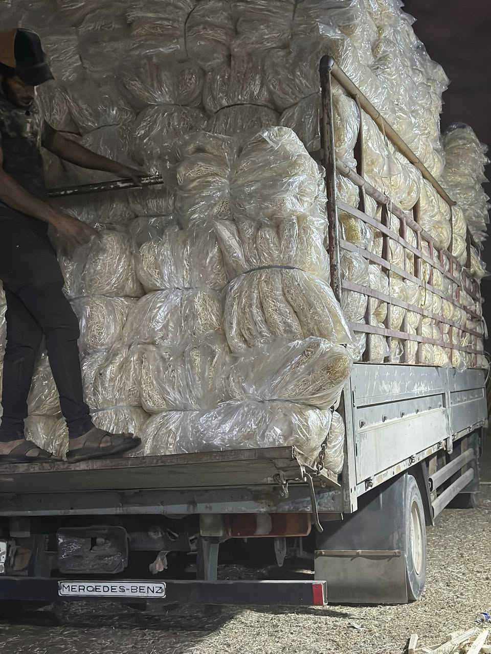 السلام عليكم حلفه مبردات انتاج  عراقي من اجود انواع الخشب التركي التعبئة 5  مبردات.                                                            البيع جملةللحجز او الاستفسار ***********
