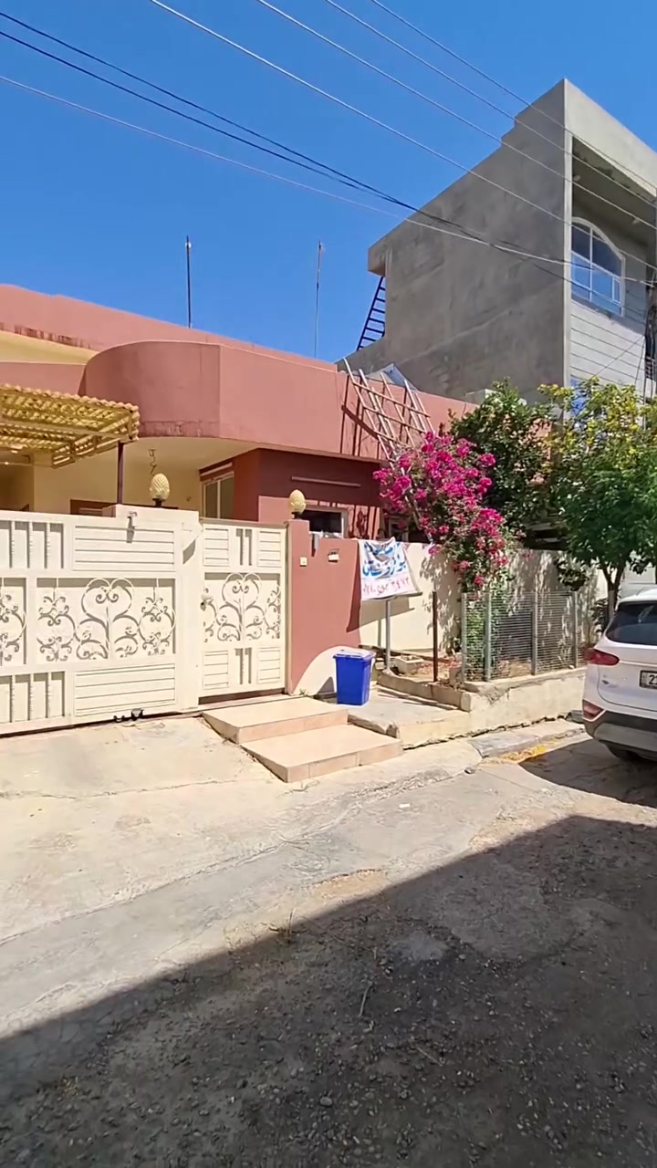 🌹سلام علیکم🌹
🕍خانوو بۆ فرۆشتن ♦***********♦

✅ کلار ــ سەرکەوتن ــ خانوە سەبەکان ـــ نزیك قوتابخانەی مرواری
✅ ڕووبەری/ ١٨٠ مەتر
✅ ڕووی لە خۆرهەڵاتە و پێشی ماڵ نییە
✅تاپۆیە و بە شەرتی تەحویل وبێ کێشە

💢 ئەم خانووە پێك دێت لە قات و نیو
( زۆر گونجاوە بۆ ماڵی باوك و کوڕێكی ....... )

☀ قاتی یەکەم
✅ ژووری میوان 
✅ هۆڵ و مەتبەخ
✅ مەتبەخ
✅ ژووری خەو
✅ موشتەمەلات 

☀ قاتی دووەم
✅ دەرەجی داخلی
✅ دوو ژوور و هۆڵێك و حەوشەیەکی گەورە
✅ موشتەمەلات

🔴 ئەم خانووە نرخی گونجاوە
✅بۆ زانینی نرخ و زانیاری لە سەر ئەم خانووە دەتوانن  تەنها پەیوەندیکەن بە  تلفون و واتسەپ و ڤایبەر وتلیگرامی ئەم ژمارەوە 🫲 ***********

🔴ئێوەەی بەڕێزیش هەر جۆرە موڵکێکتان هەیە یان دەتانەوێت موڵك بکڕن دەتوانن پەیوەندیمان پێوە بکەن ***********
