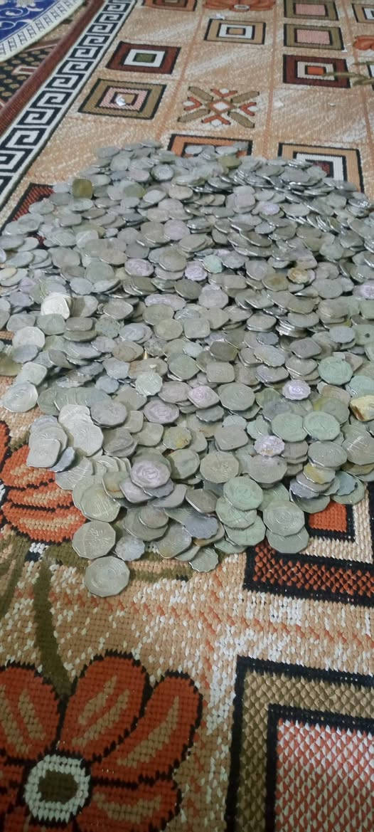 سلام عليكم عدي هذا لقديمه للبيع
اطي سعرك والعافيه عليك 
خابرني أو تراسلني وتددلل 
***********
