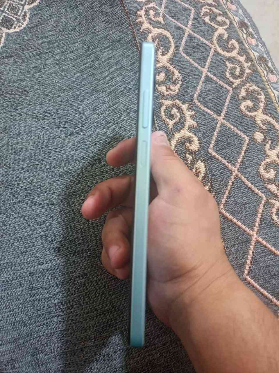 السلام عليكم عندي هونر HONOR X5C Plus 4/128 GB Black تجربة استخدام عملية واقتصادية مع تصميم أنيق باللون الأسود وشاشة كبيرة بحجم 6.74 بوصة تمنح وضوحًا جيدًا وسلاسة في التمرير بفضل معدل التحديث 90Hz. يعتمد الهاتف على معالج MediaTek Helio G81 لتوفير أداء ثابت في المهام اليومية، مع بطارية قوية بسعة 5260mAh تكفي ليوم كامل دون الحاجة لإعادة الشحن المتكرر. مكاني بغداد الكرخ شارع حيفا السعر165بي مجال ***********
