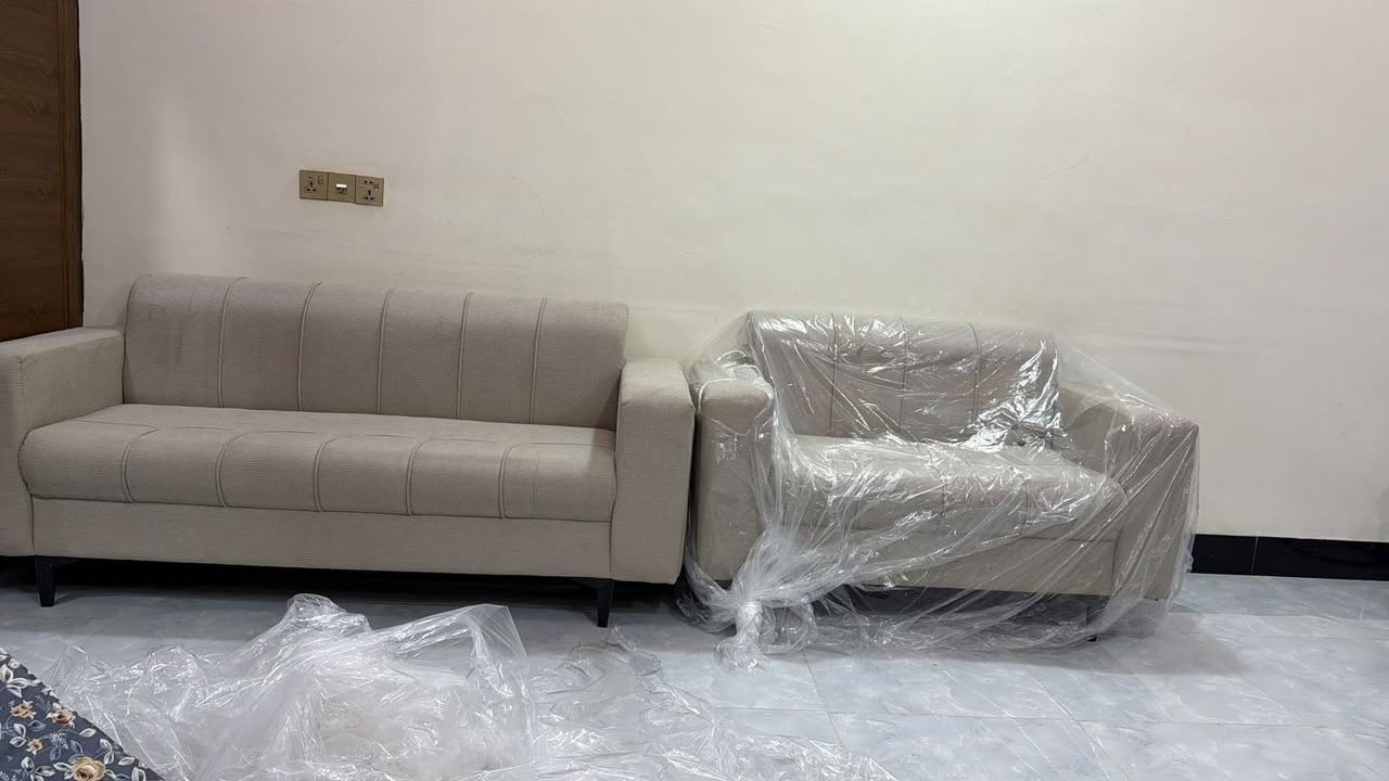 تخم جديد ٥قطع ٣ قنفات وكراسي٢ للبيع لاسفسار***********
