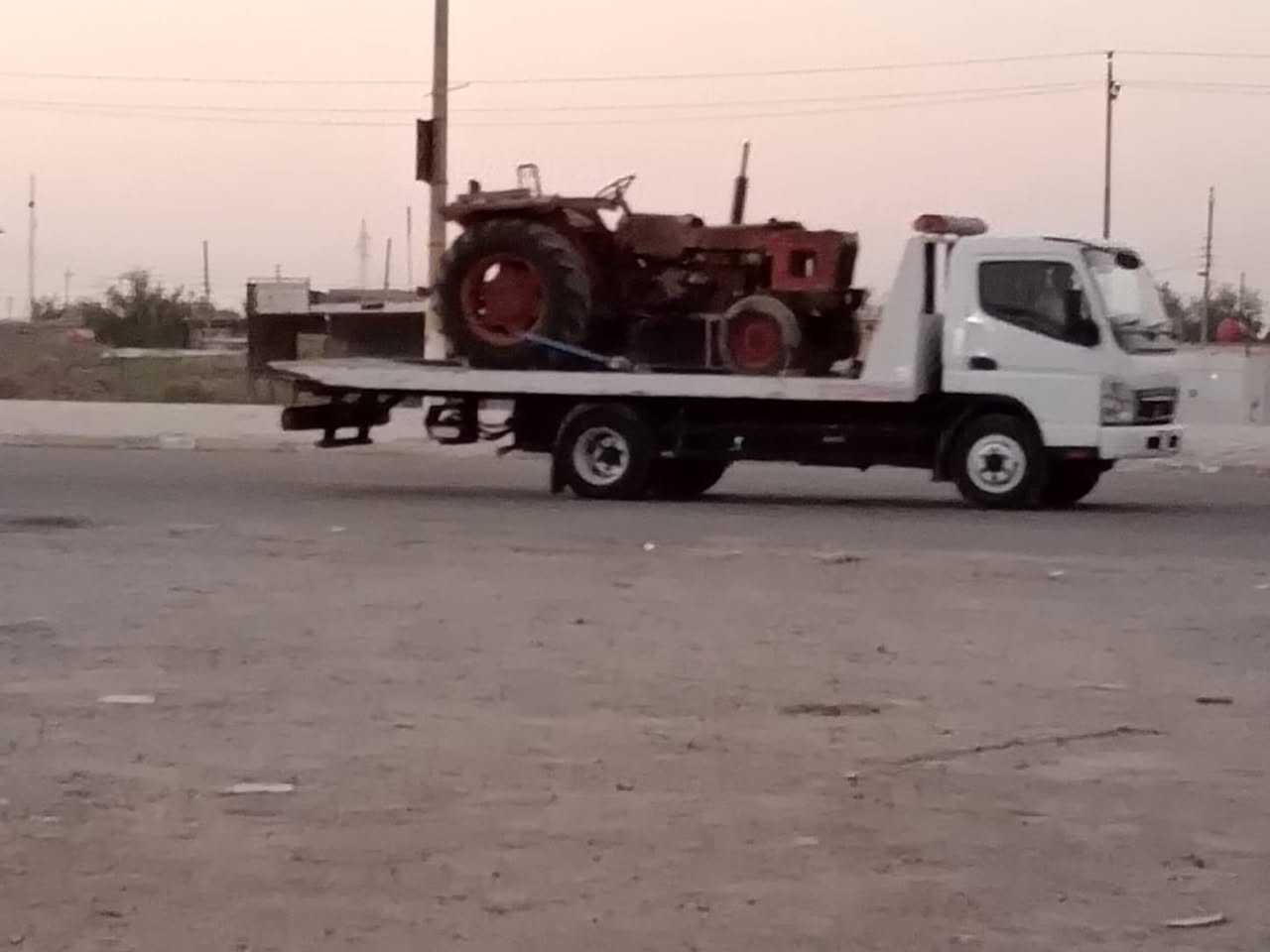 السلام عليكم لبيع كنتر موديل ٢٠١٣ رقم ذي قار سنوية كرين سيارة جاهزة استفسار اكثر اتصل ***********
