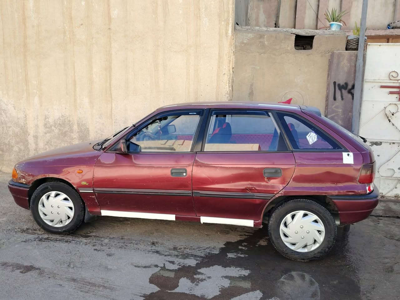 استرا للبيع سيارة نضيفه فول محرك كير تايرات رقم صلاح الدين  اجنبي بسمي   دفتر بانزين سنويه جديده  السعر 35بيه مجال.    ***********
