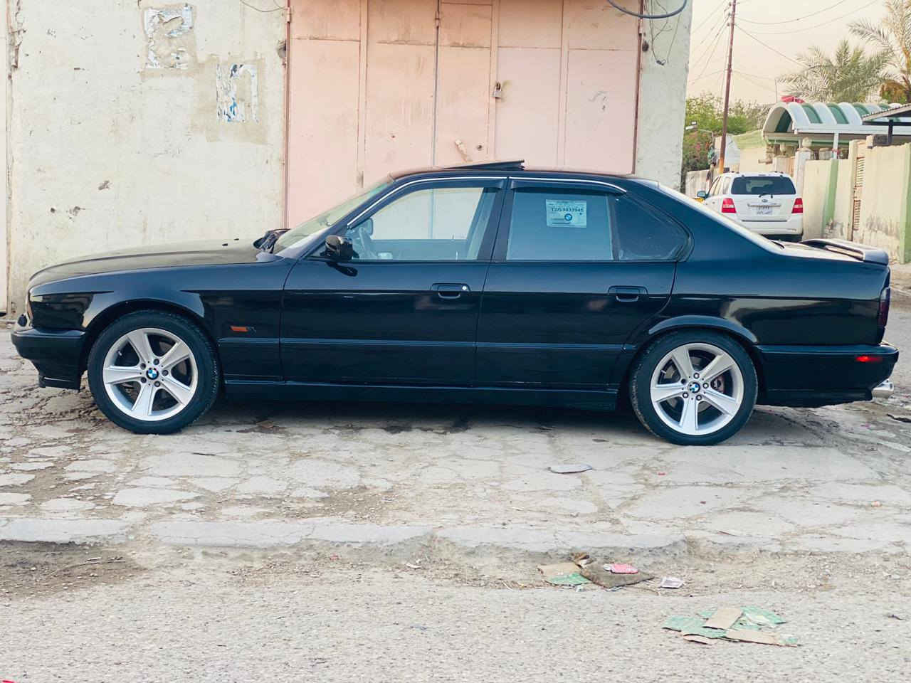 السلام عليكم
بيع مستعجل 

بي ام 525 مسكر عدل موديل 91 السيارة جاهزة من كلشي كير مكينة حدادية تخم تاير كهربائيات تبريد كلة بشرط ماكو اي نقص بية مصبوغة عام غرفة ملكية سستم صوت ودمام  بجم عريض ويل هامان السيارة نفس ما بالصور واحلا للبيع فقط السعر 60 قفل للتصال ع الرقم *********** غير متواجد ع الخاص
