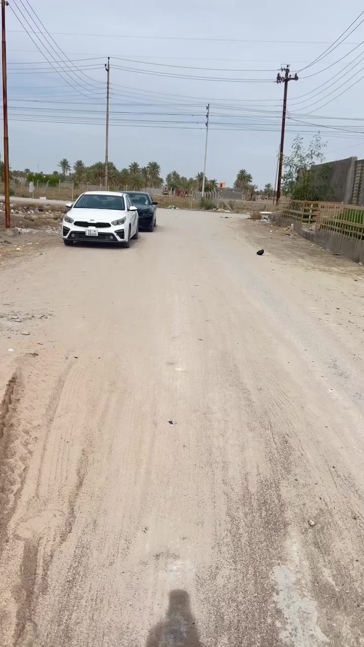 السلام عليكم دار هيكل للبيع ركن مساحه 350 حي الرياض شارع 15 يتكون من 3 غرف واستقبال وصالتين ومطبخ ومجمع صحي خارجي وداخلي والطابق العلوي واصل للسكف السعر 165 وبي مجال علما مطلوب 30 مليون للاسكان للاستفسار *********** هاي كل تفاصيلة والفيديو موجو الراغب بالشراء يتصل
