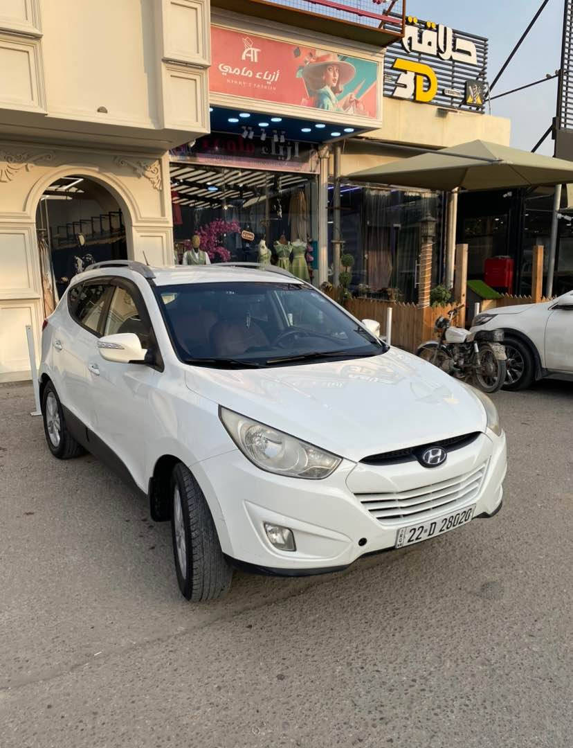 توسان ٢٠١٢ خليجي  
محرك ٢٠٠٠ دوش ماشيه ٢٢٠ الف 
السياره نظيفه ومرتبه فقط بيها بارد بالباب السايق وباب النفر يحتاجله بارد 
السياره مكانها النجف  
*********** 
سعرها ١٣٠ قفل النجف, العراق
