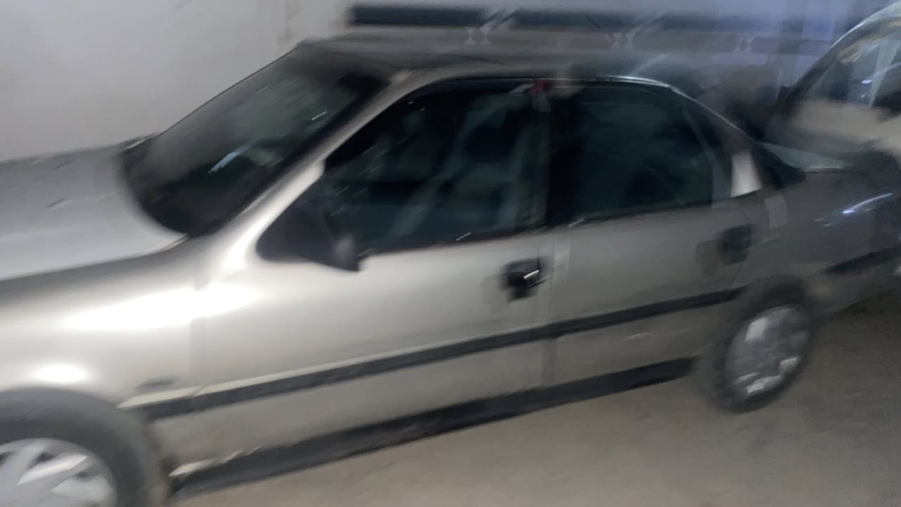 ئۆپل مۆدێل ١٩٩٠
کارەبای و لایت و فلچەو گەرمی بەس گێچی کیلۆمەتر ئیش ناکات 
گێر و مەکینە و پێشی مازبوتە تەنها ئستۆپی رەقە 
سلایت و بەرگە دەرگاو دەشبولی کامل مەزبوتە 
ئارمی سلێمانیە بەشەرتی مەفرەزە و خەرامە 
دەعمی قورسی نیە 
سعری ٢٢ کەمێک معامەلە 

شوێن سلێمانی  گۆرینەوەش دەکەم ***********
